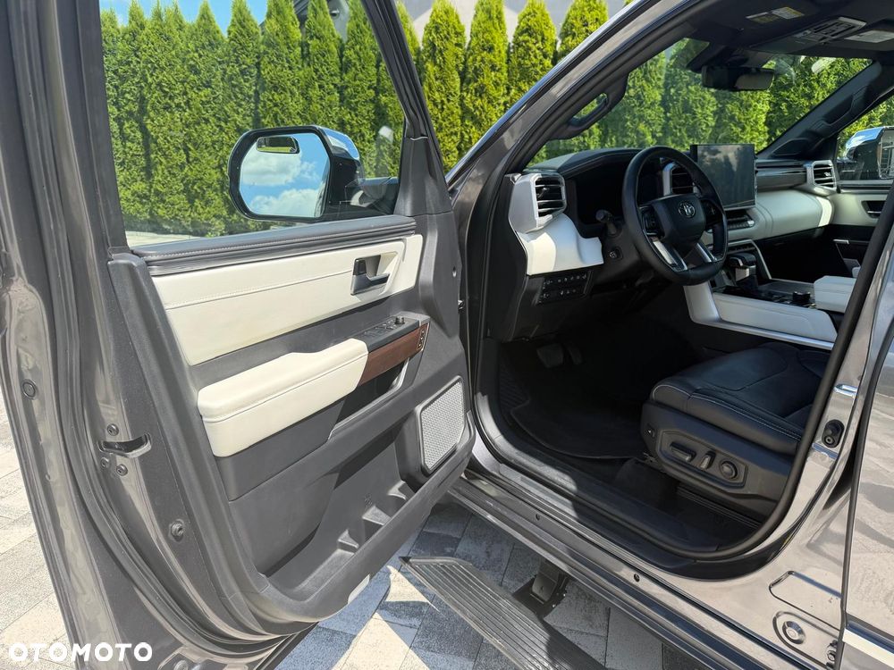 Toyota Sequoia - 12