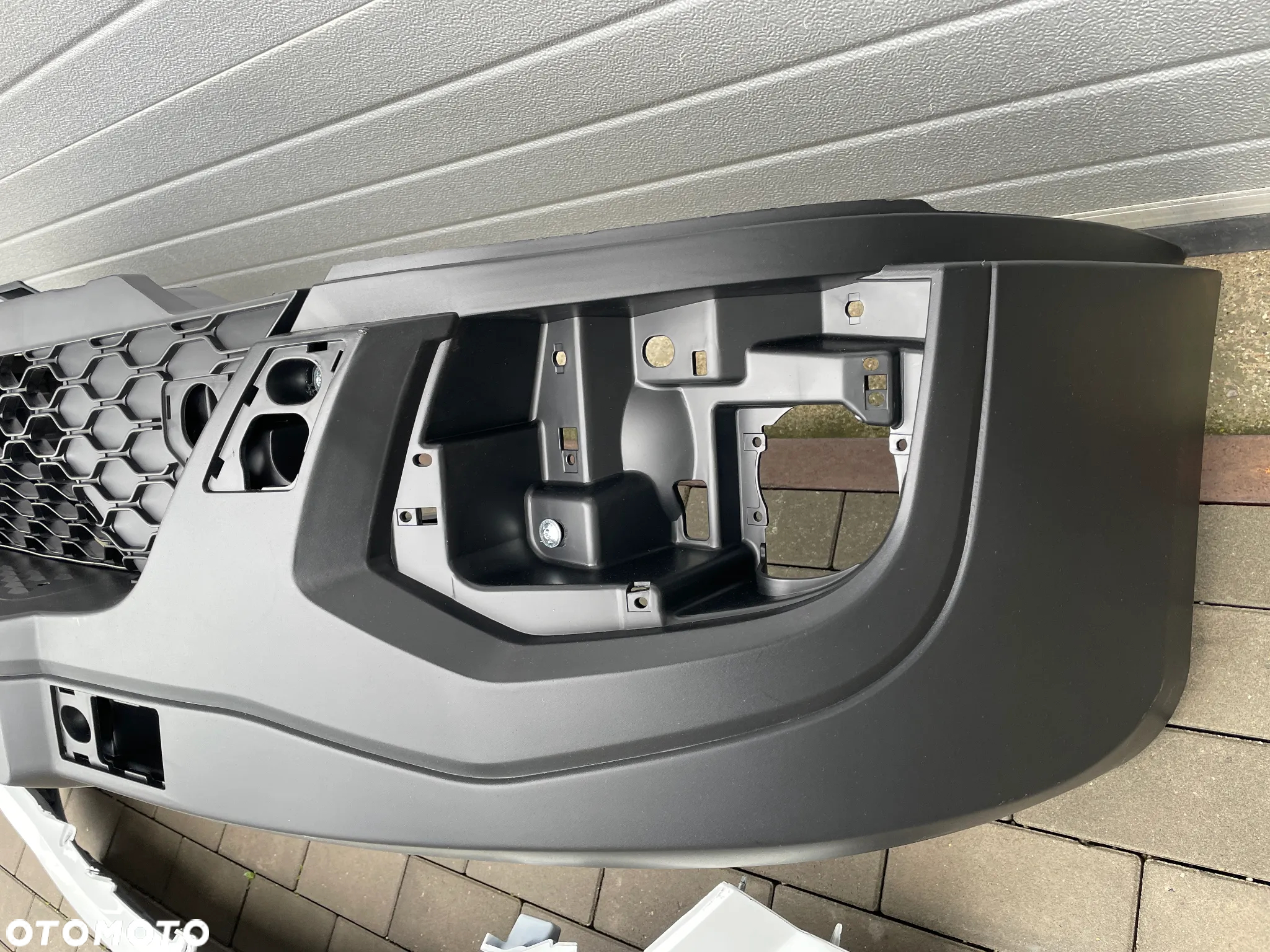 ZDERZAK PRZEDNI, ATRAPA IVECO DAILY IV  2014-2019 - NOWY - 2