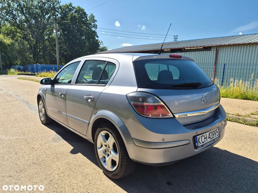 Opel Astra 1.6 Design Edition - 4