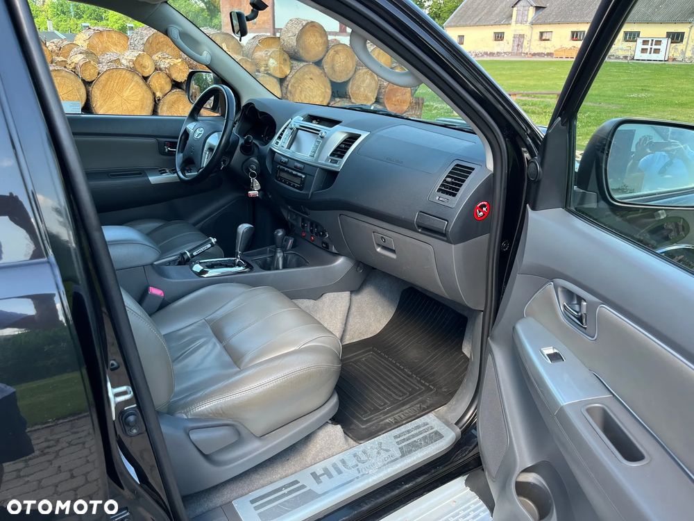 Toyota Hilux 3.0 D-4D SR5 - 17