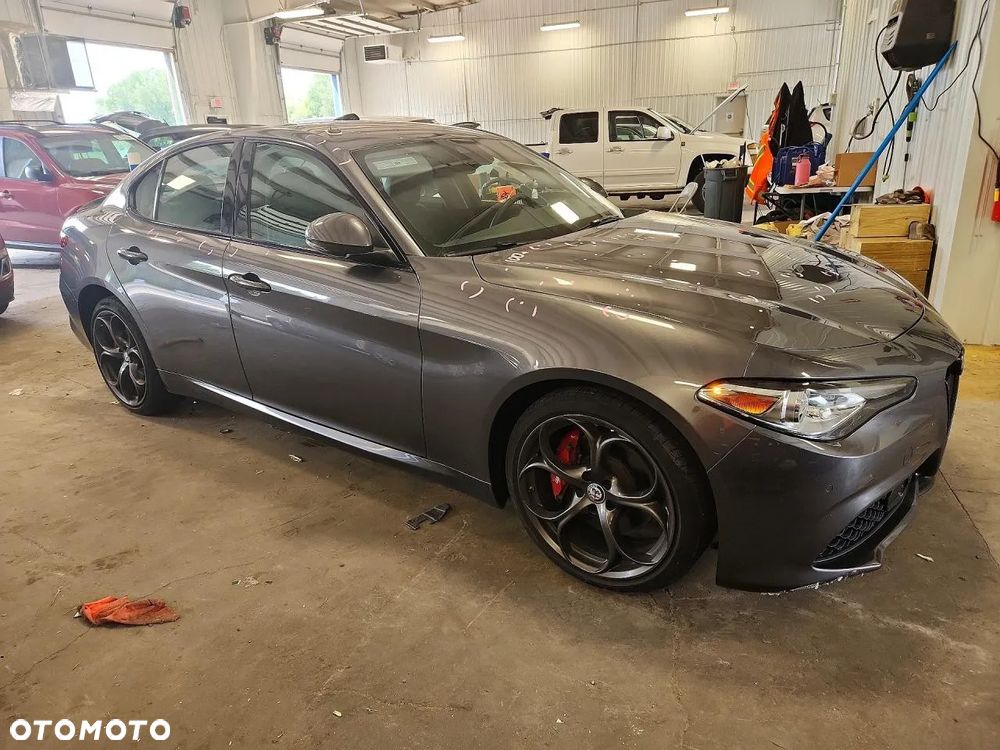 Alfa Romeo Giulia 2.0 Turbo 16V AT8-Q4 Ti - 2