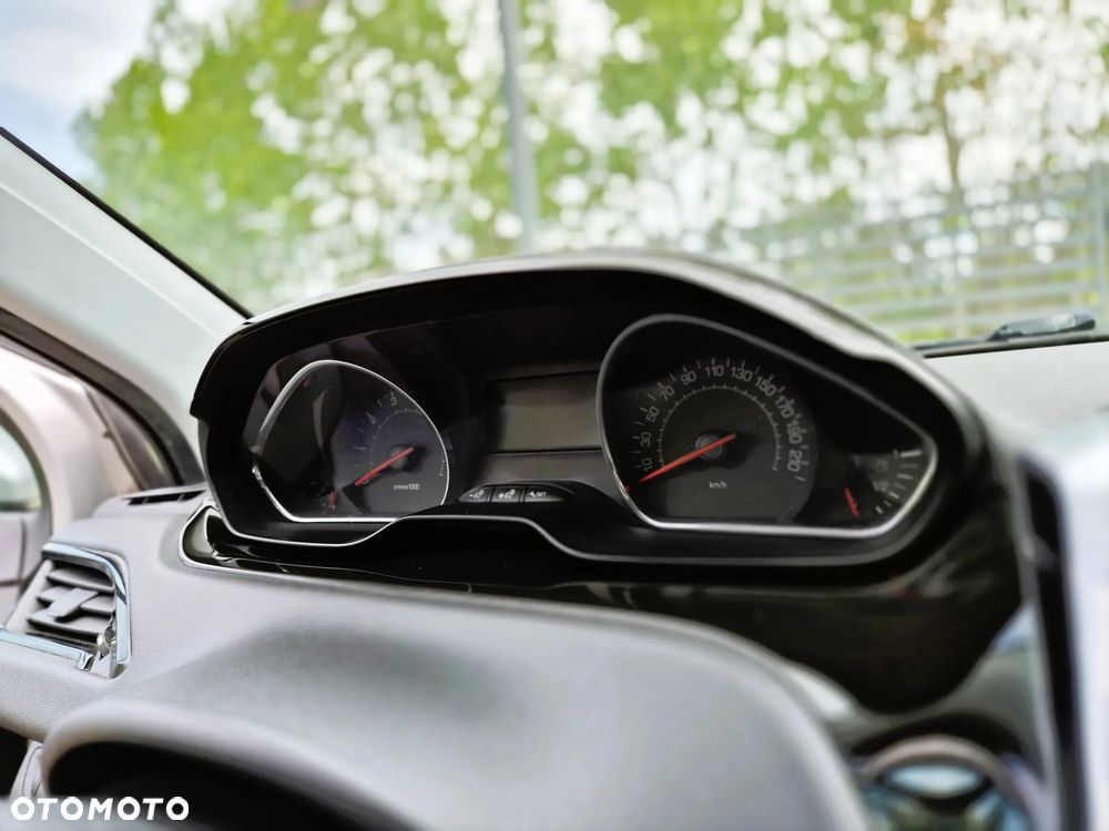 Peugeot 208 - 20