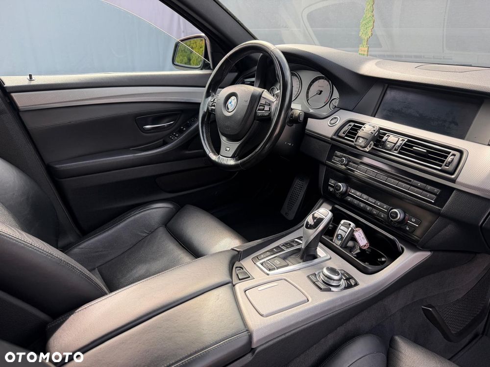 BMW Seria 5 550i xDrive - 19