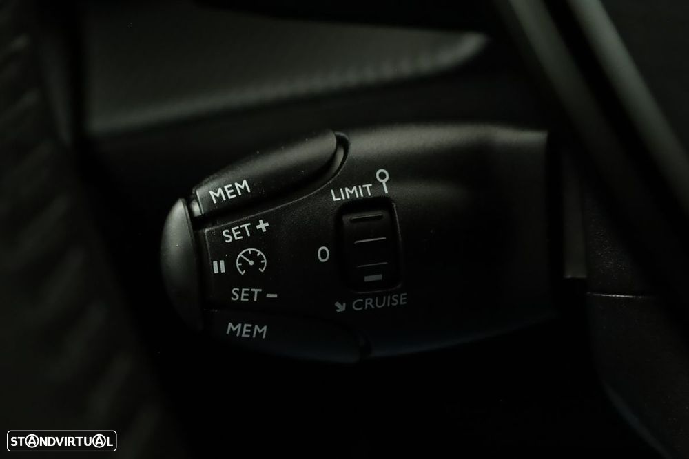 Peugeot 2008 1.2 Allure - 17