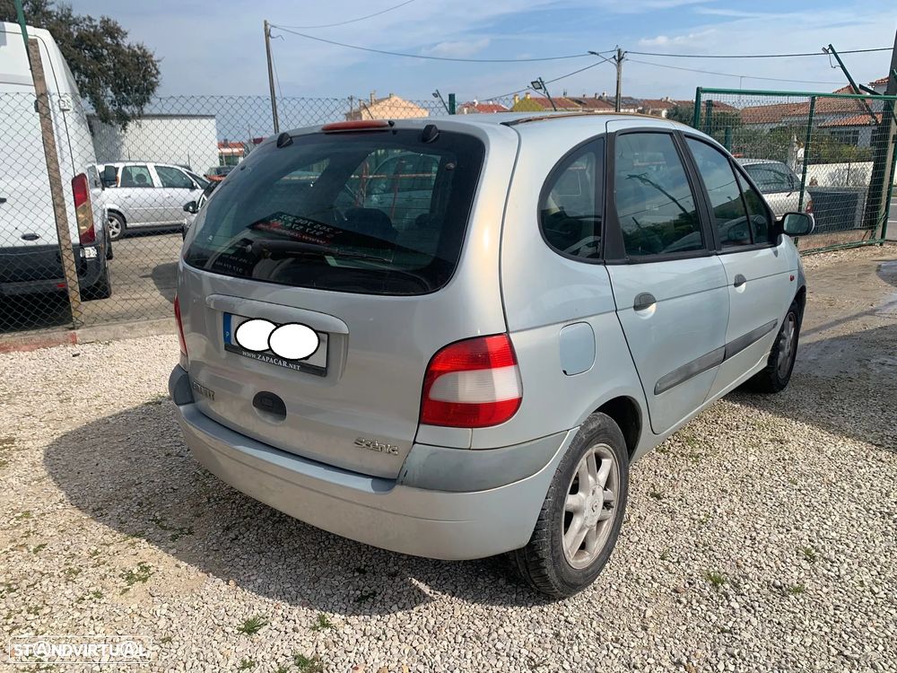 Renault Scénic 1.4 16V - 8