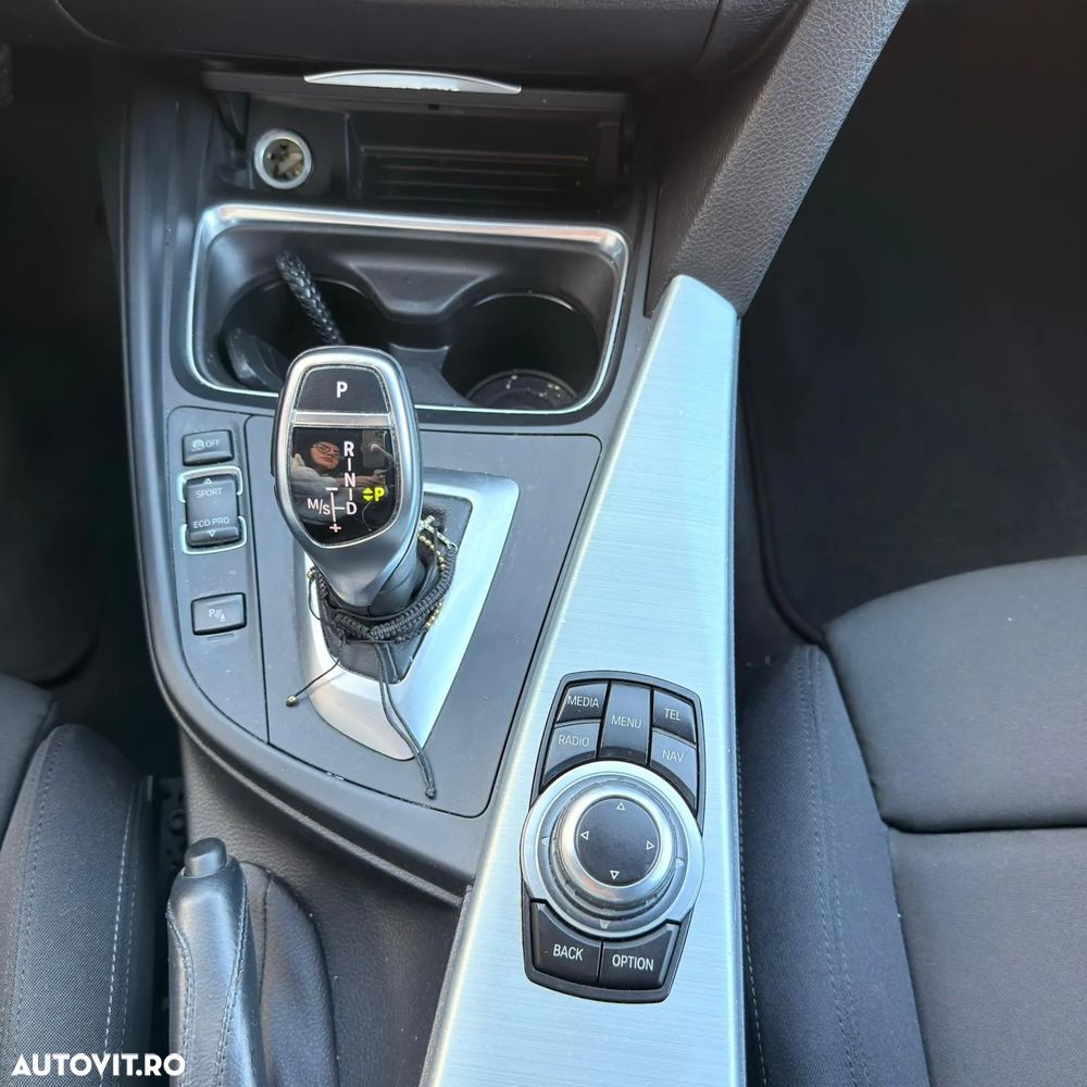 BMW Seria 3 320d Aut. Sport Line - 10