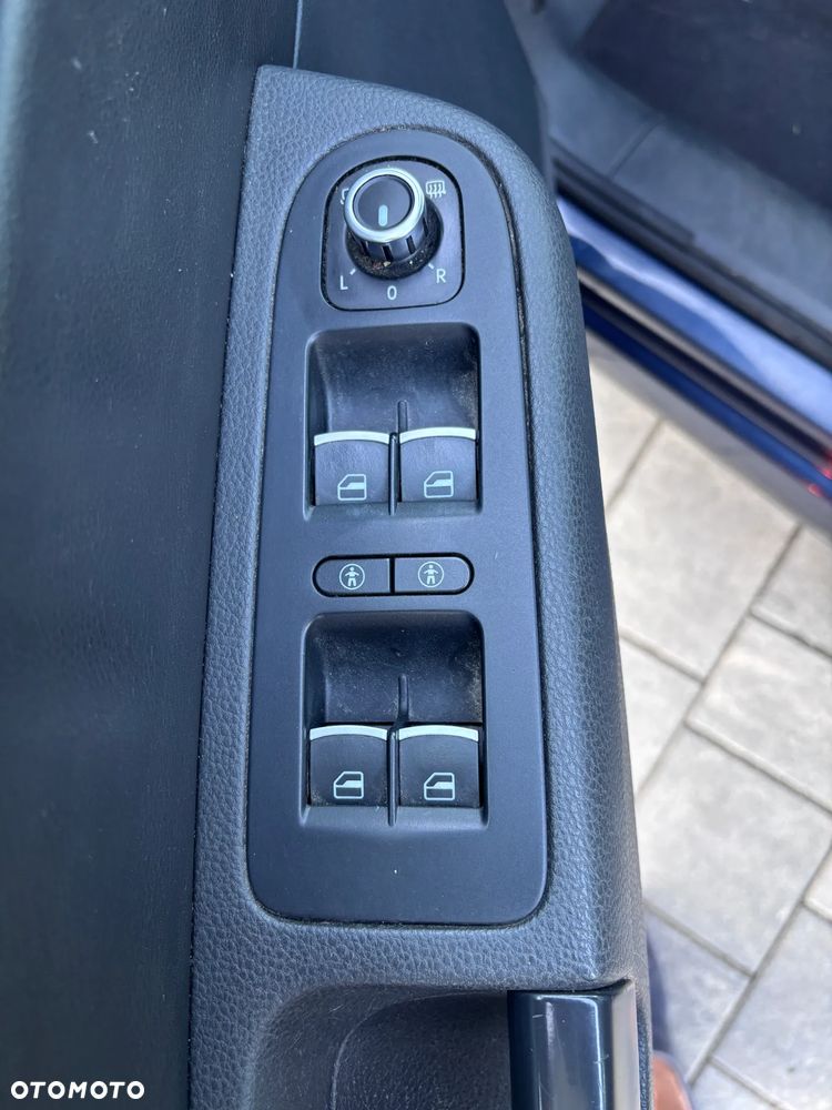 Volkswagen Sharan 2.0 TDI DSG BlueMotion Technology Trendline - 12
