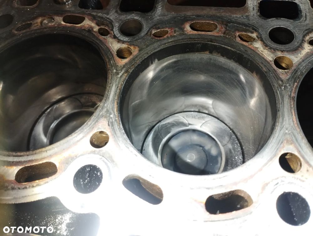 BLOK SILNIKA DÓŁ TŁOKI SSANGYONG TIVOLI 1.6D E-XDI D16DTF - 13