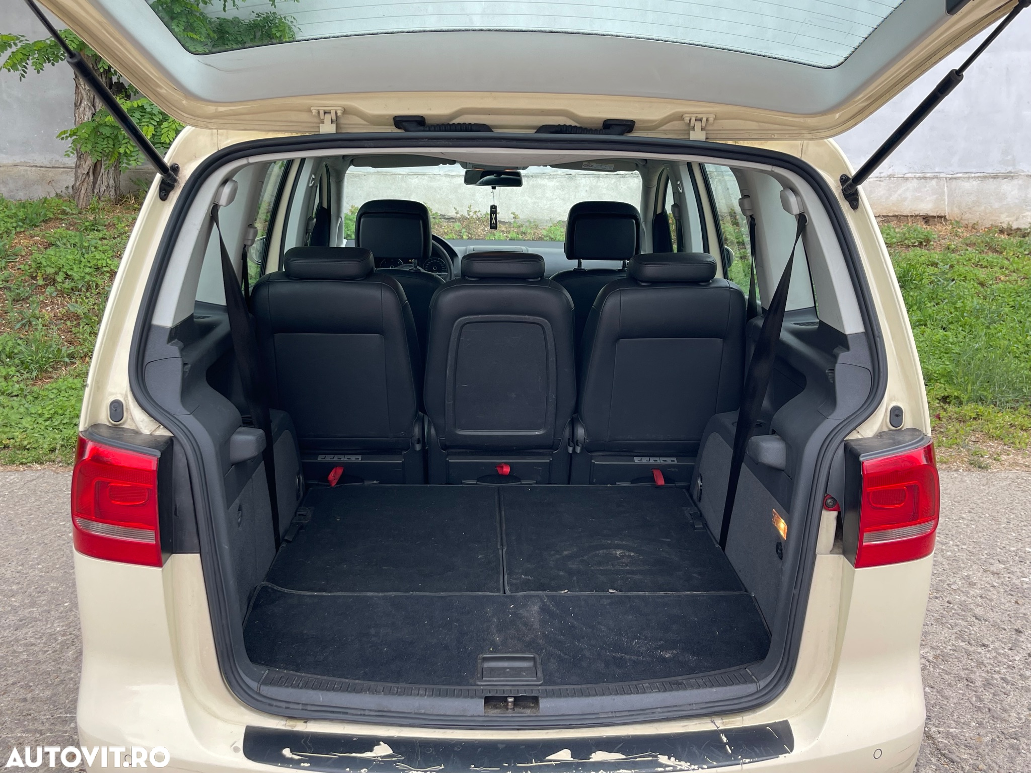 Volkswagen Touran 2.0 TDI DSG Comfortline - 8