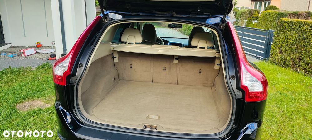 Volvo XC 60 D5 AWD Kinetic - 9