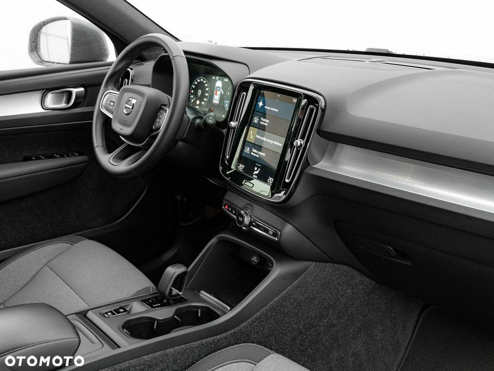 Volvo XC 40 T3 Momentum Pro - 34