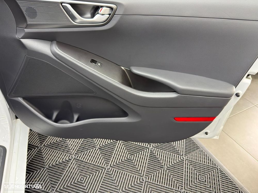 Hyundai Ioniq 1.6 GDI PHEV Pack Plus - 38