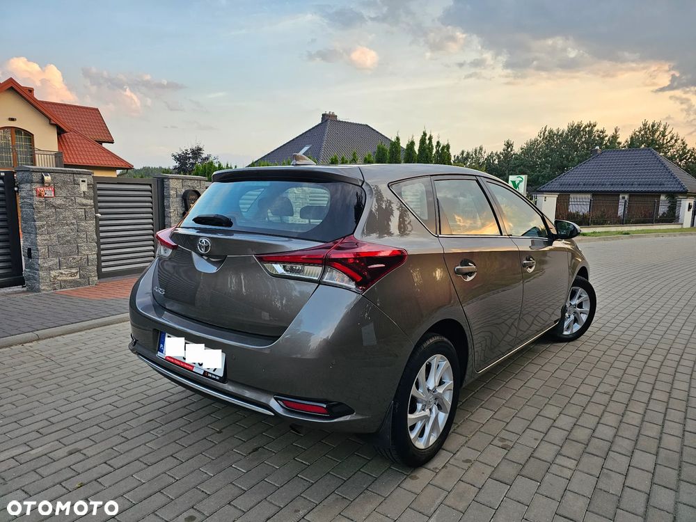 Toyota Auris 1.6 Premium - 4