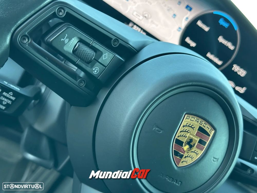 Porsche Taycan Cross Turismo 4 - 25