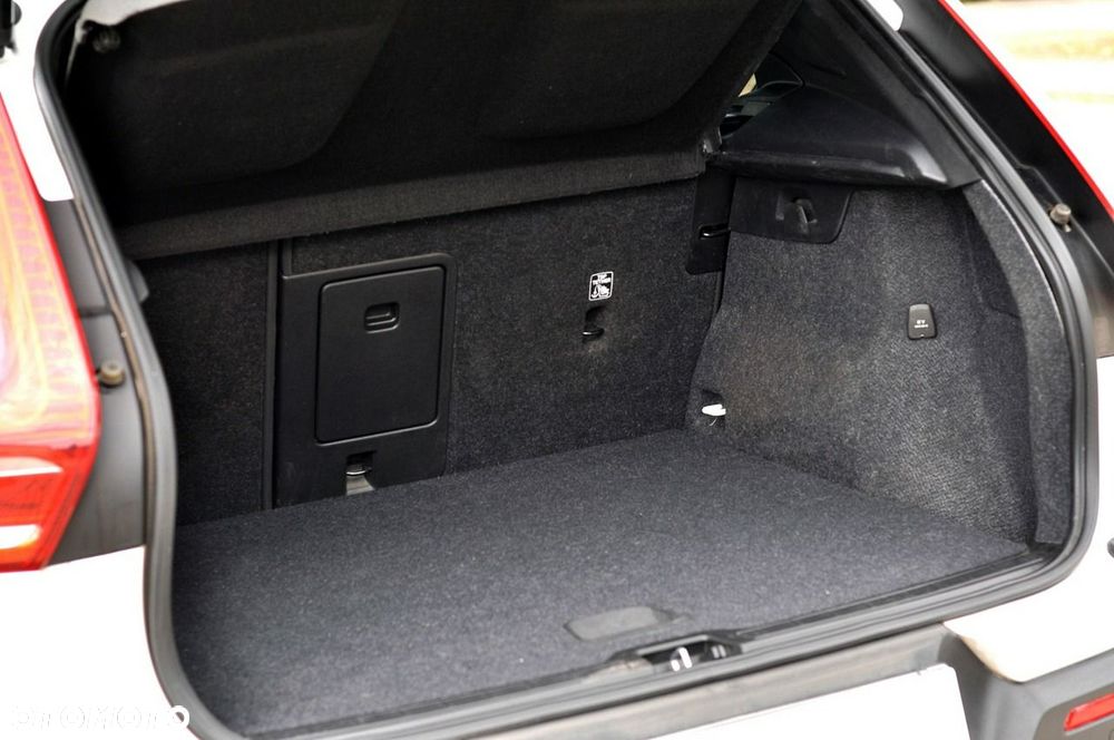 Volvo XC 40 - 35