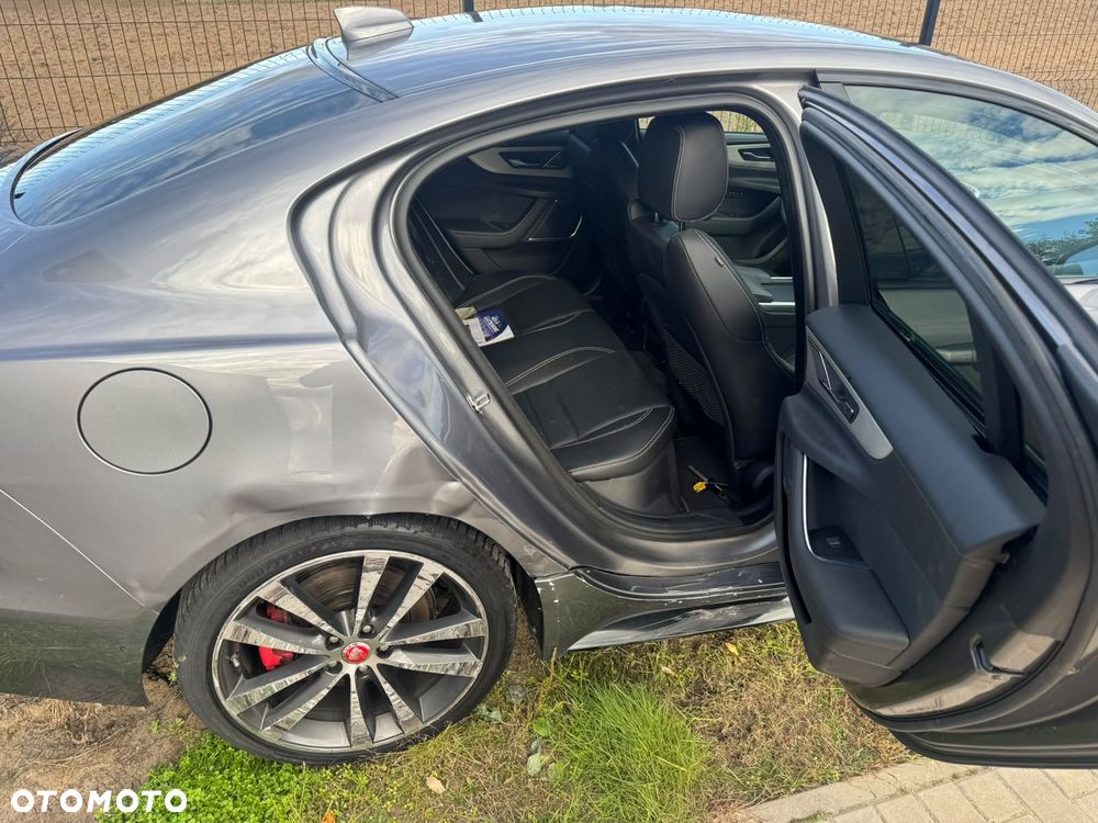 Jaguar XE 2.0 D200 mHEV R-Dynamic Black - 9