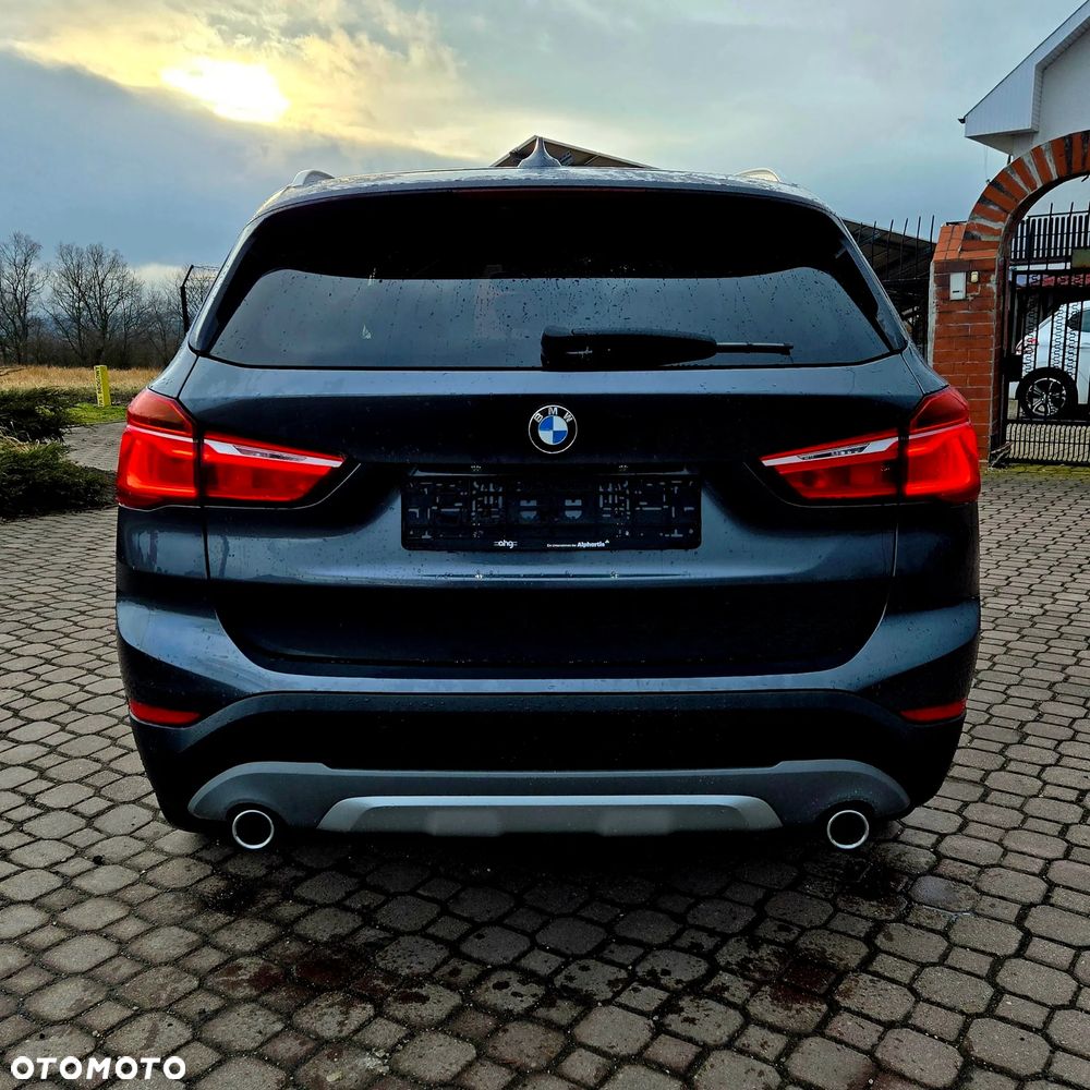 BMW X1 xDrive18d Sport Line - 6