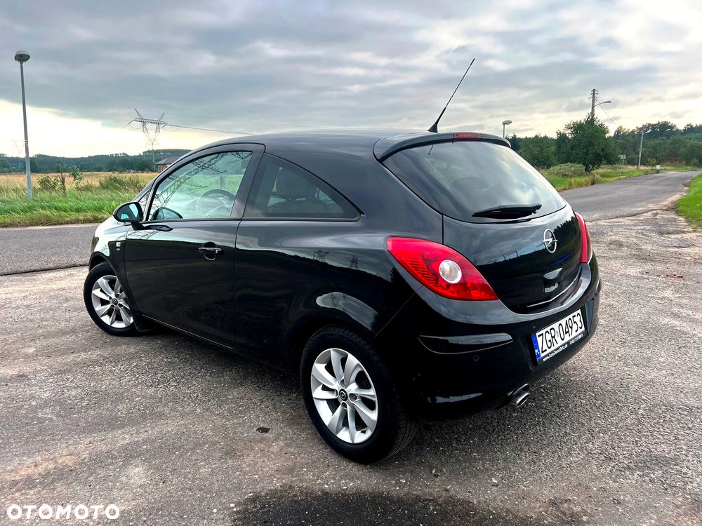 Opel Corsa 1.4 16V Cosmo - 6