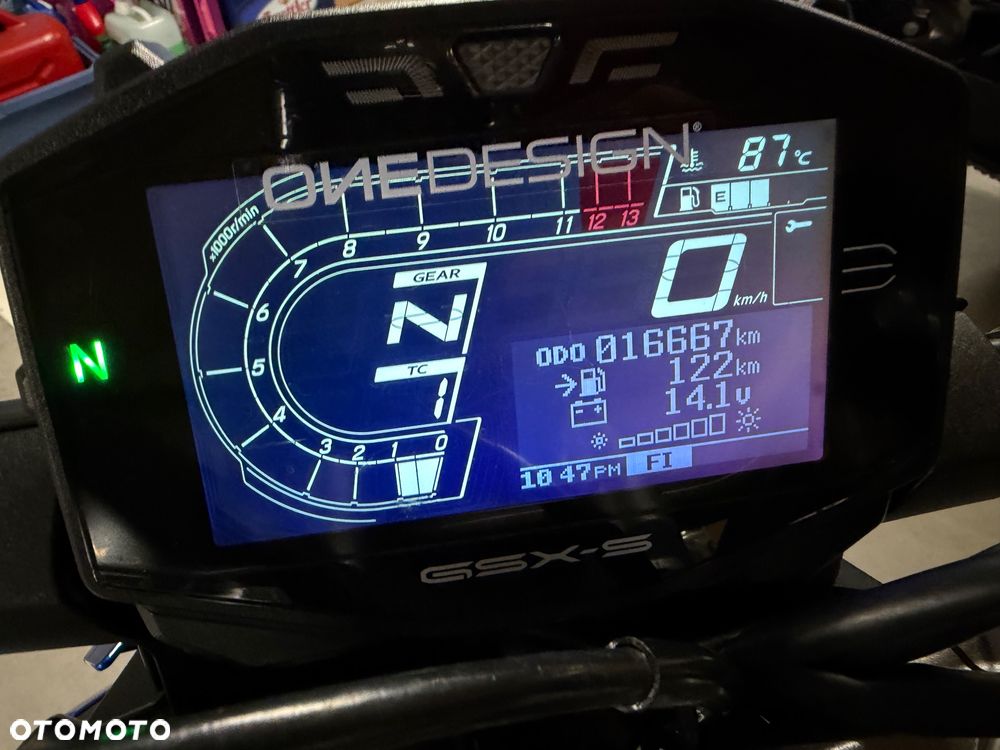Suzuki GSX - 17