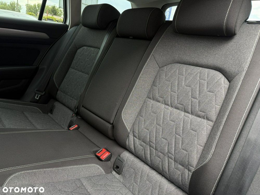 Volkswagen Passat - 35