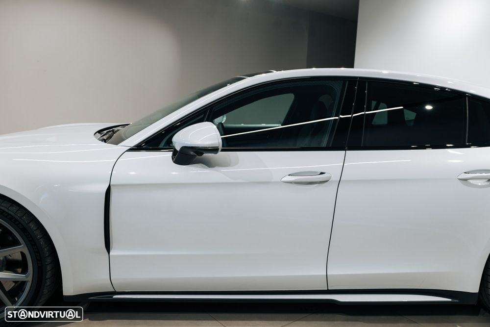 Porsche Panamera 4 E-Hybrid - 5