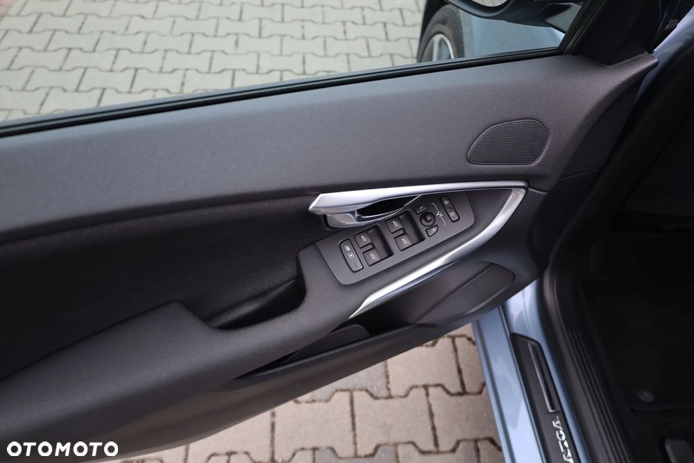 Volvo V40 T2 Momentum - 19