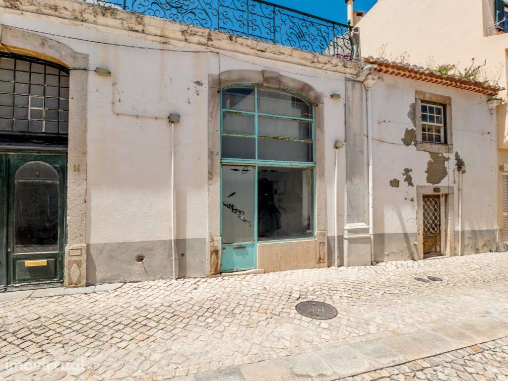 Casa senhorial com jardim privativo, para recuperar, com projecto a... - Grande imagem: 4/60