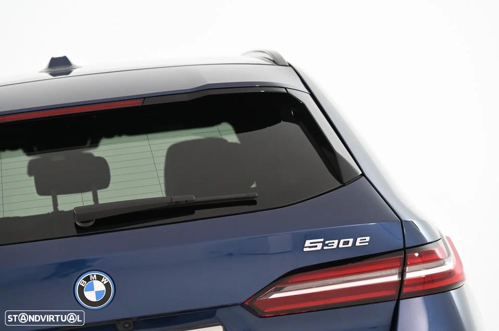 BMW 530 e Pack Desportivo M - 11