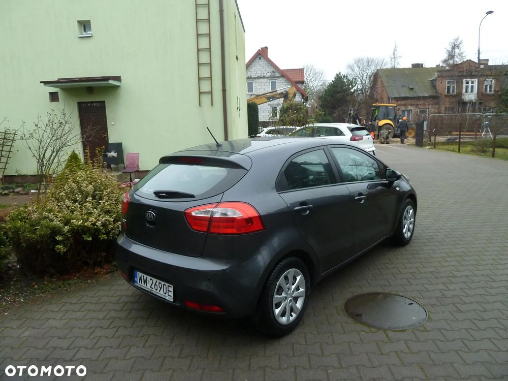 Kia Rio 1.2 L - 9