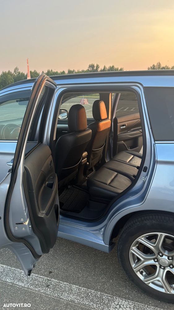Mitsubishi Outlander - 8