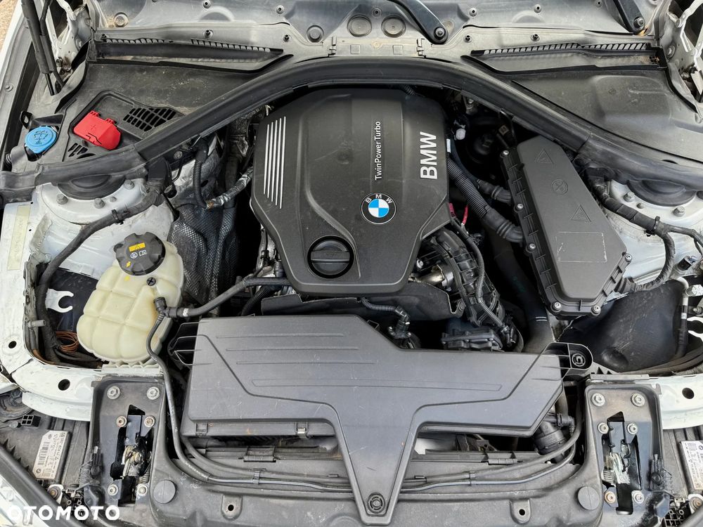 BMW Seria 3 318d - 32