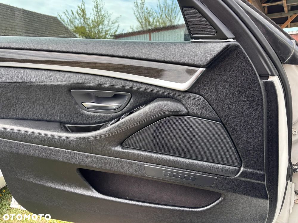 BMW Seria 5 525d Luxury Line - 18