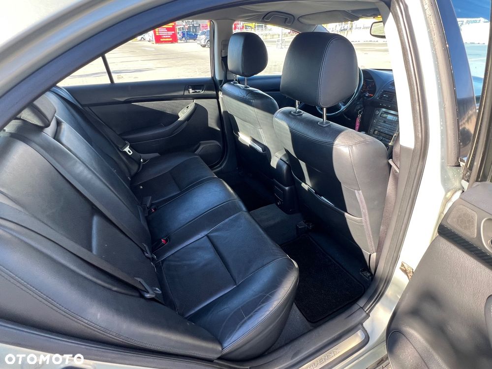 Toyota Avensis - 13