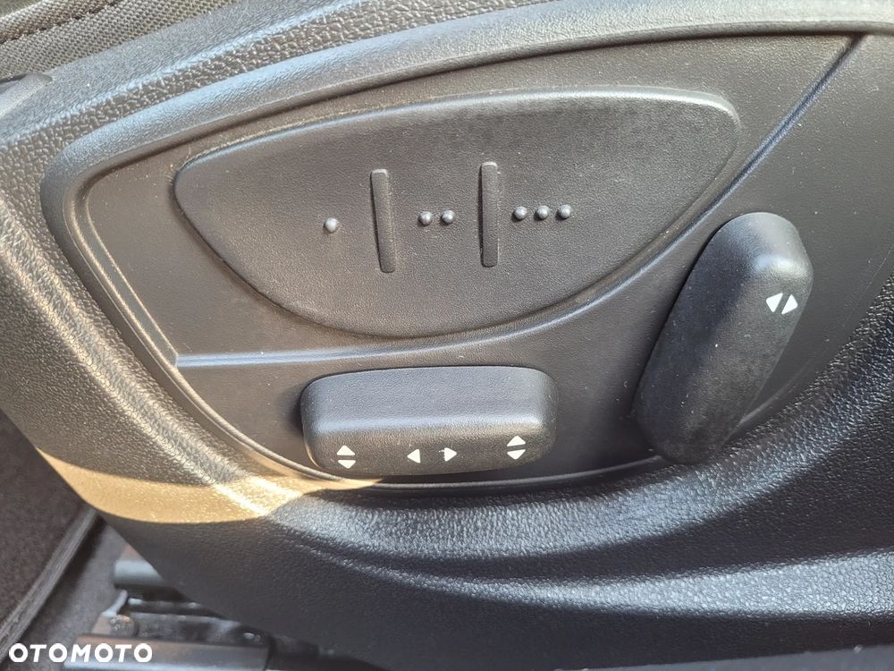 Renault Laguna dCi 150 FAP Start-Stop GT - 36