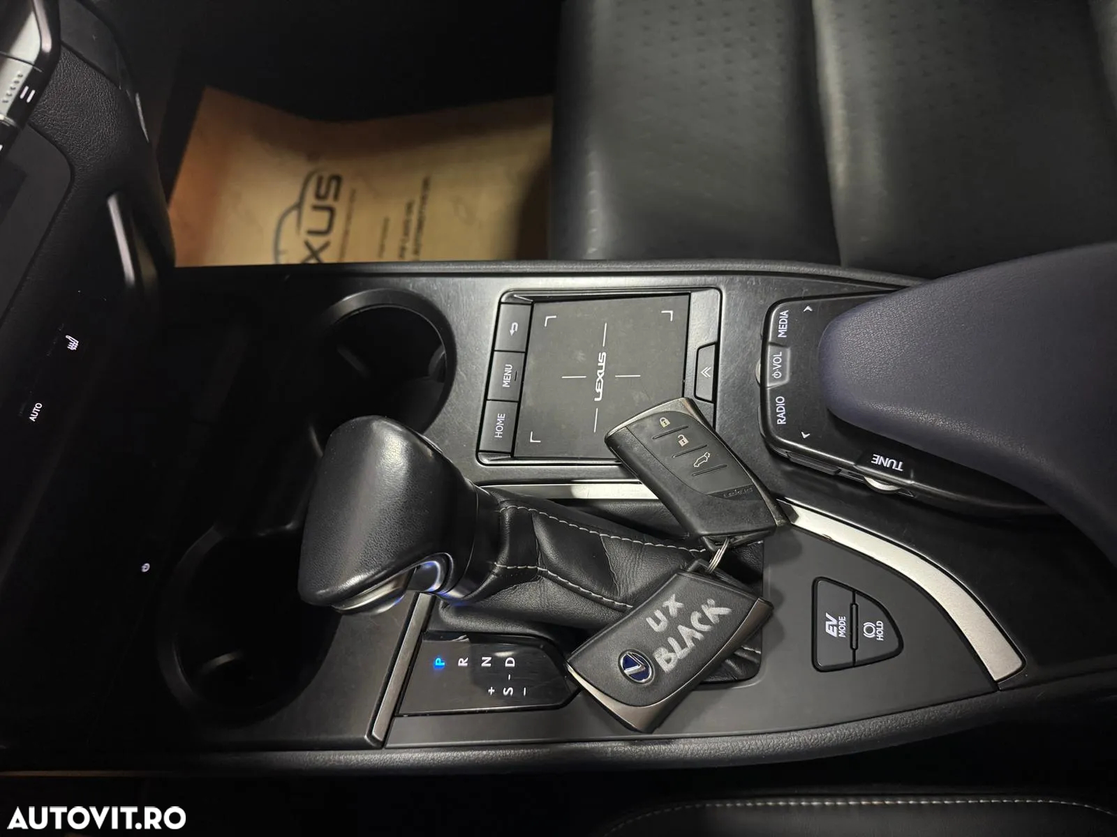 Lexus UX 250h 2.0L HEV 20H- (178 HP) 4X4 CVT Special Edition - 25