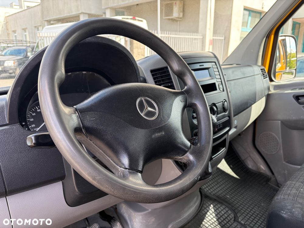 Mercedes-Benz Sprinter - 13