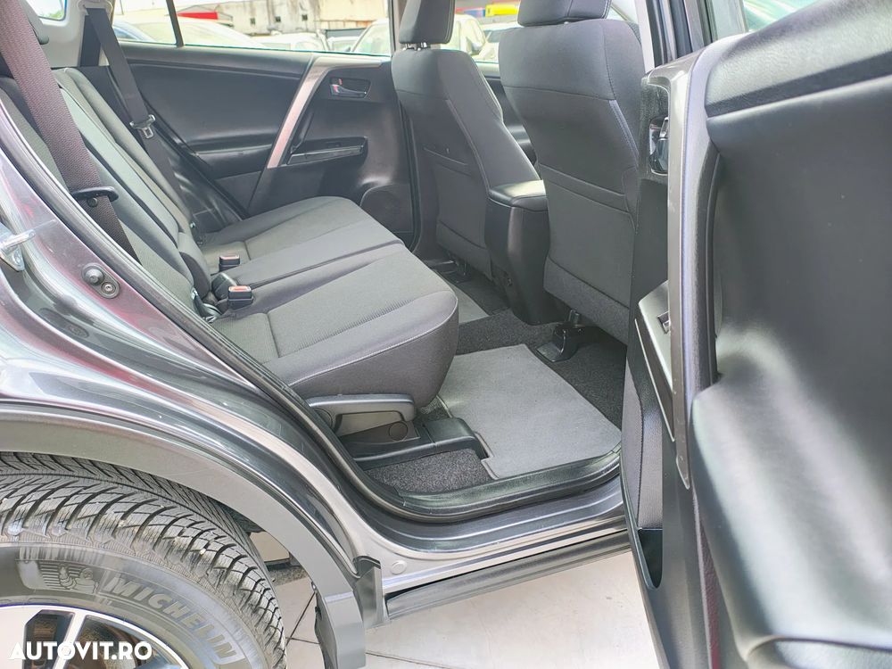 Toyota RAV4 2.0 D-4D 4x2 Start-Stop Executive - 8