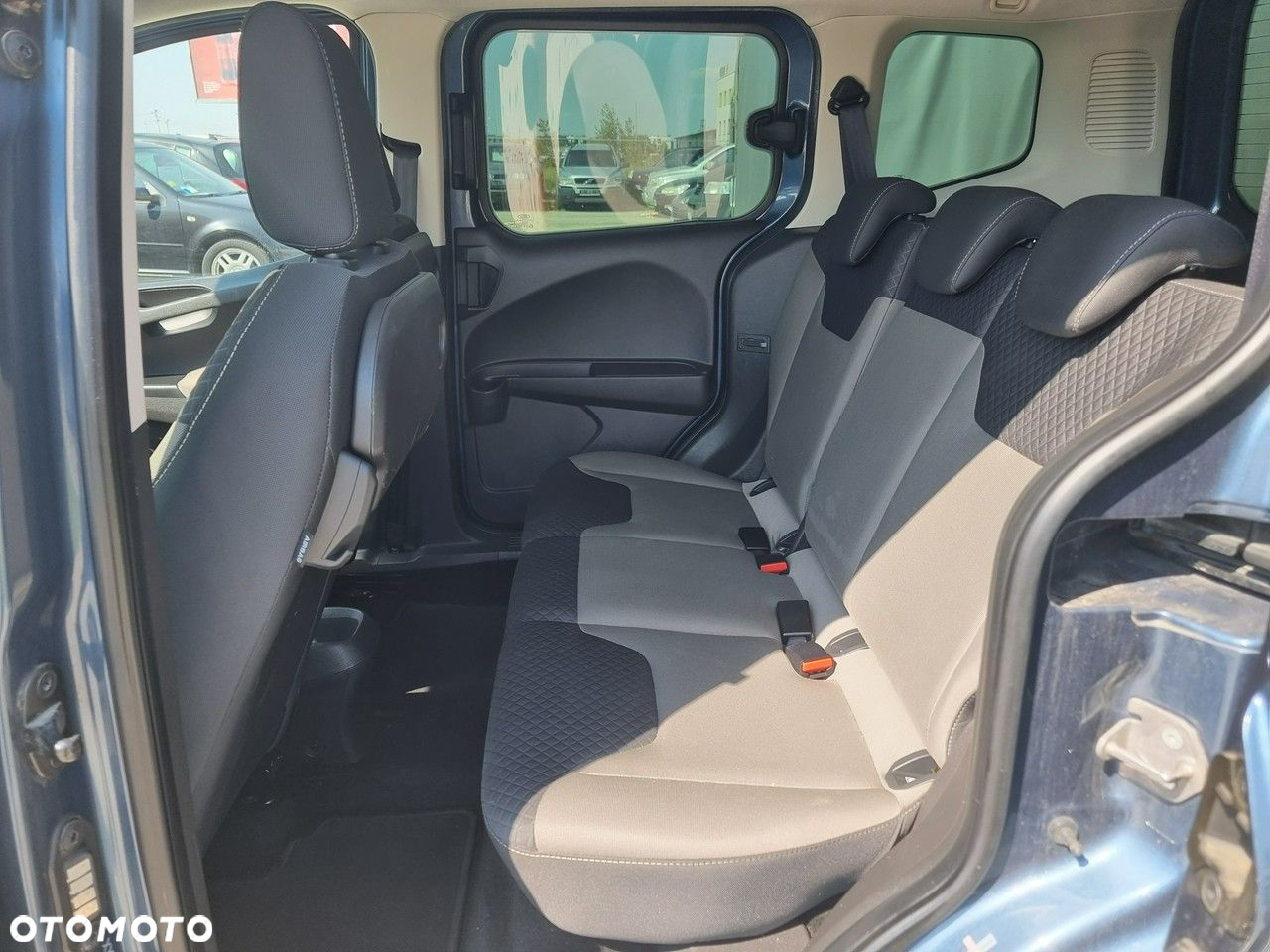 Ford Tourneo Courier - 16