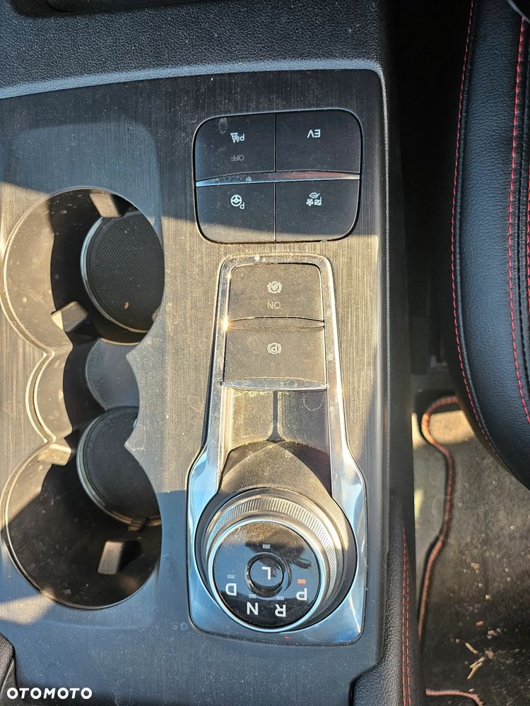 Ford Kuga 2.5P PHEV FWD ST-Line - 29