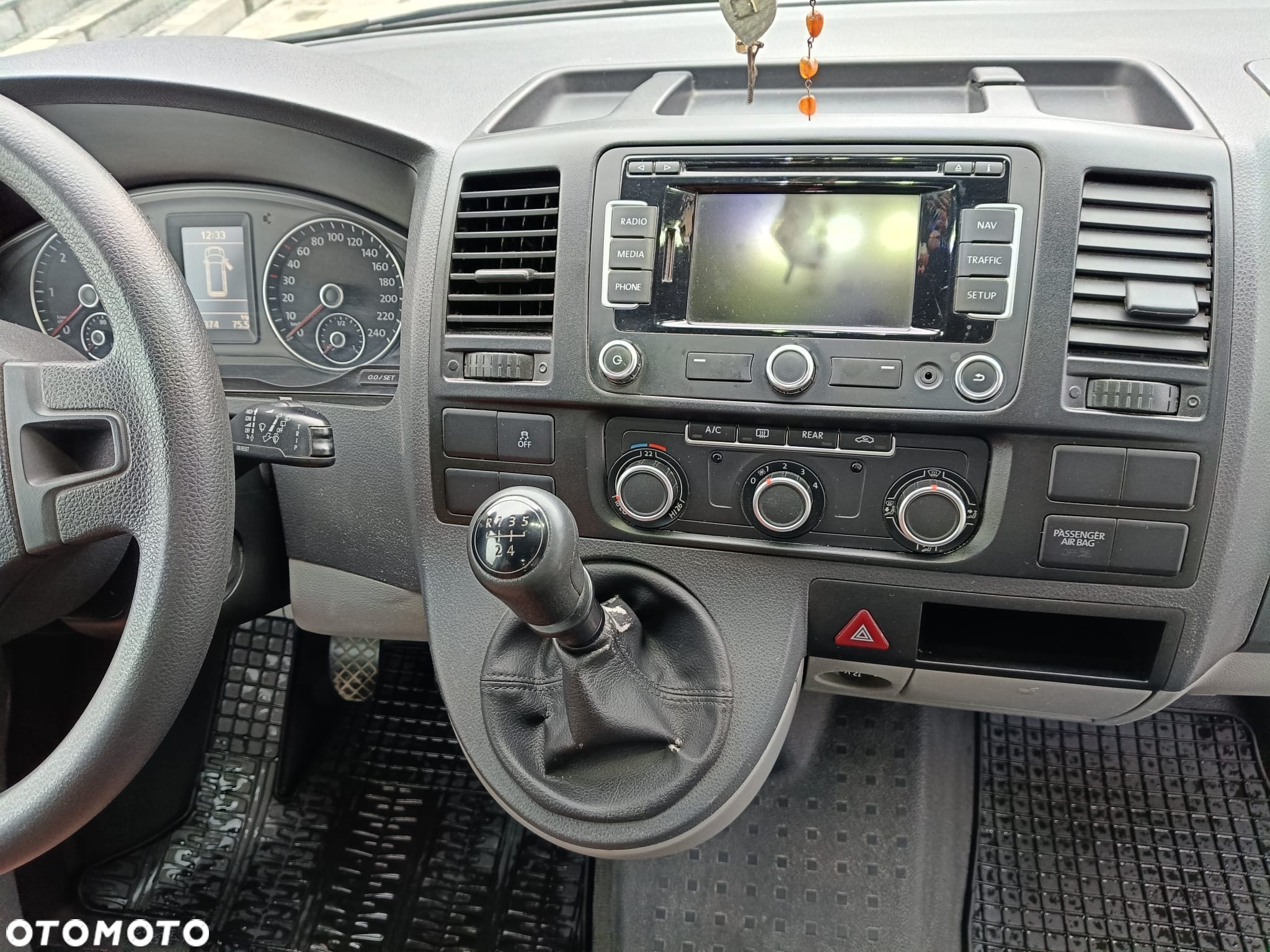 Volkswagen Caravelle - 9