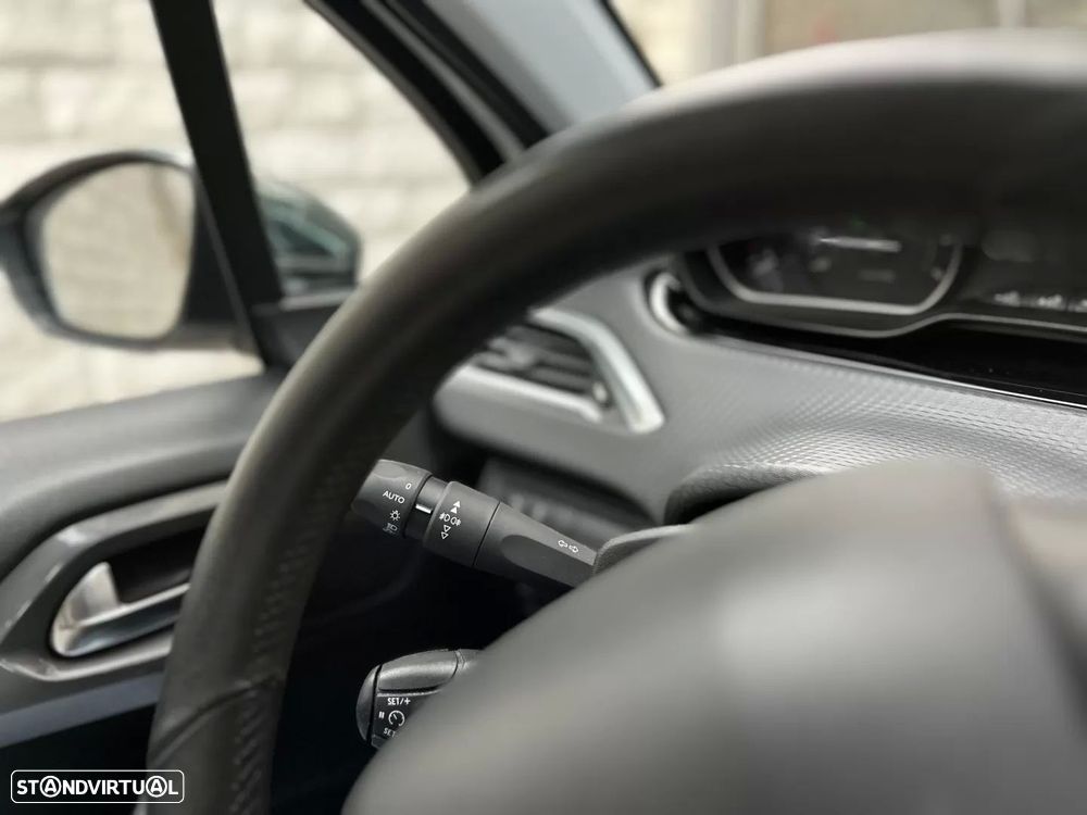 Peugeot 2008 1.2 PureTech Style - 27