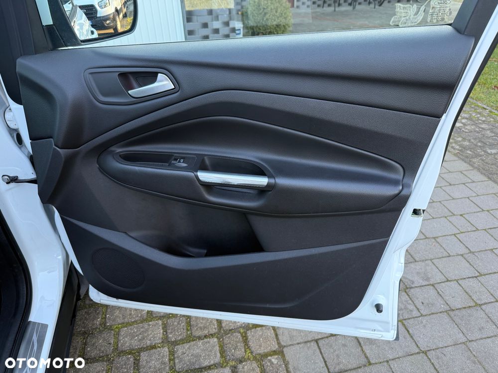 Ford Kuga 1.5 EcoBoost 2x4 Titanium - 12