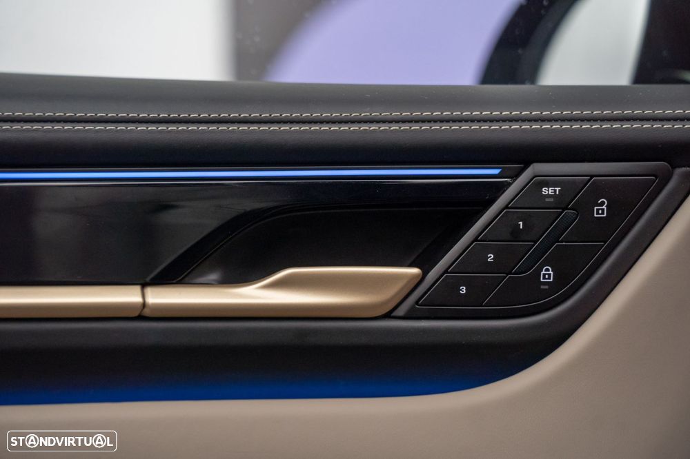 Porsche Macan Electric 4 - 24