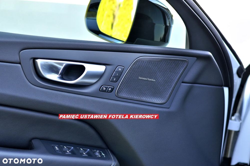 Volvo XC 60 B4 D Plus Dark - 22