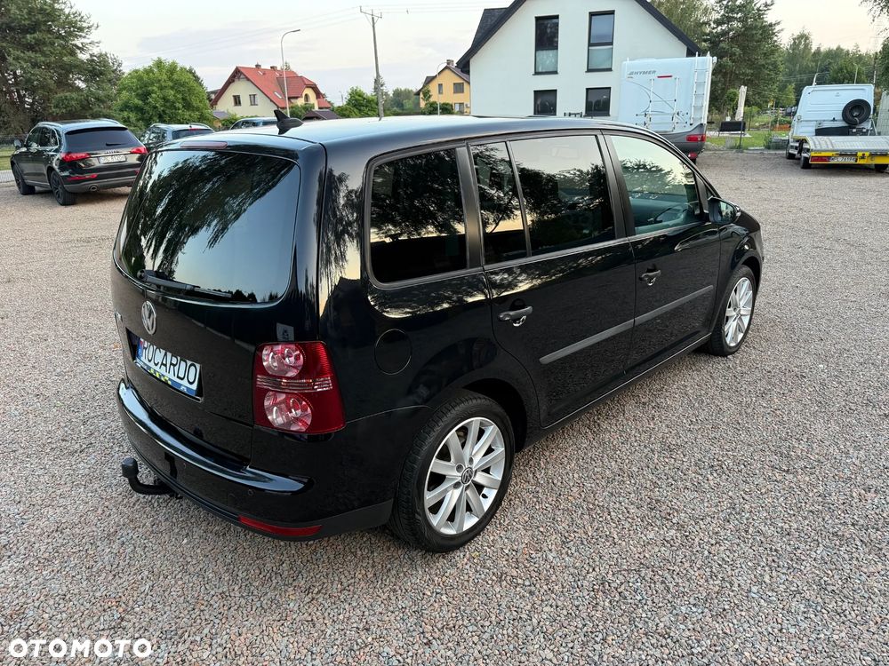 Volkswagen Touran - 4