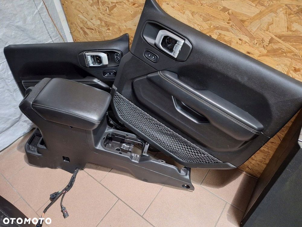 jeep wrangler jl  2018- 4d tapicerka  fotele  kanapa  czarna skora - 5