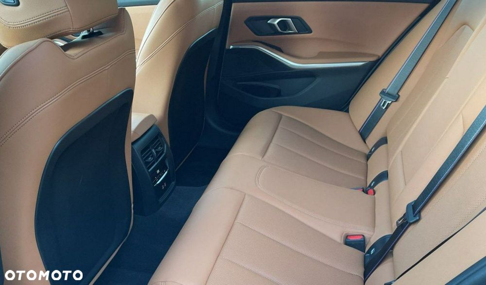 BMW Seria 3 320i M Sport - 8