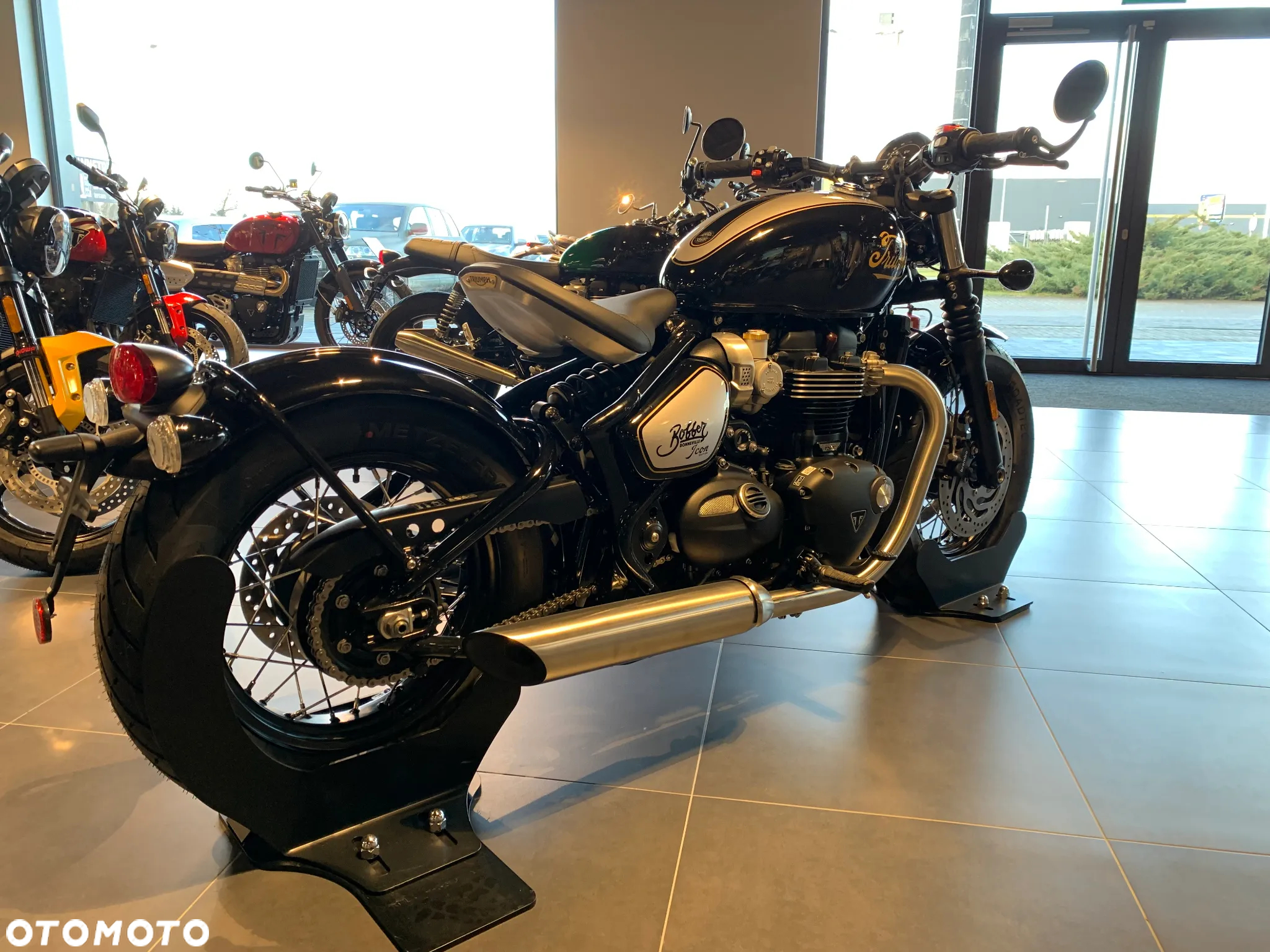 Triumph Bonneville Bobber - 5