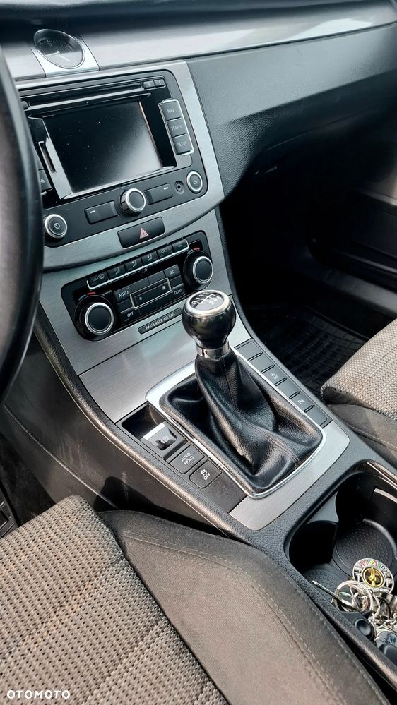Volkswagen Passat 2.0 TDI Comfortline - 11