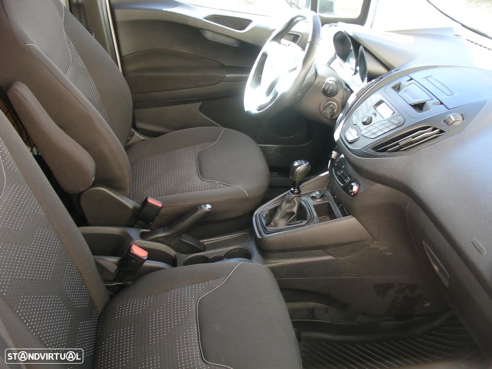 Ford transit courier - 2